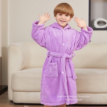 Gyerekeknek szóló fürdőköntös korall-flíisből, nyuszifüllel, nedvszívó, meleg (anyag: korall fleece; súly: 300–400 g; szálvastagság: 120D; készítés: hímzés, sima szövés)