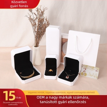 Ékszeres doboz nyolcszögletű, bőrhatású papírból, ékszer csomagolás, Zhen box márka