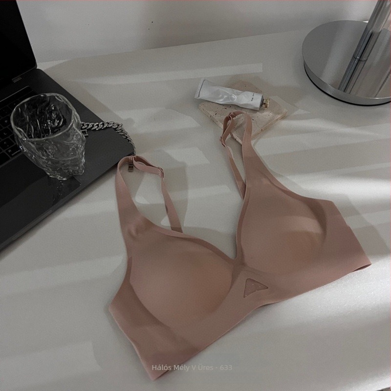 Drót nélküli, varrás nélküli melltartó hálós, mély V-vel, légáteresztő, kapocszár