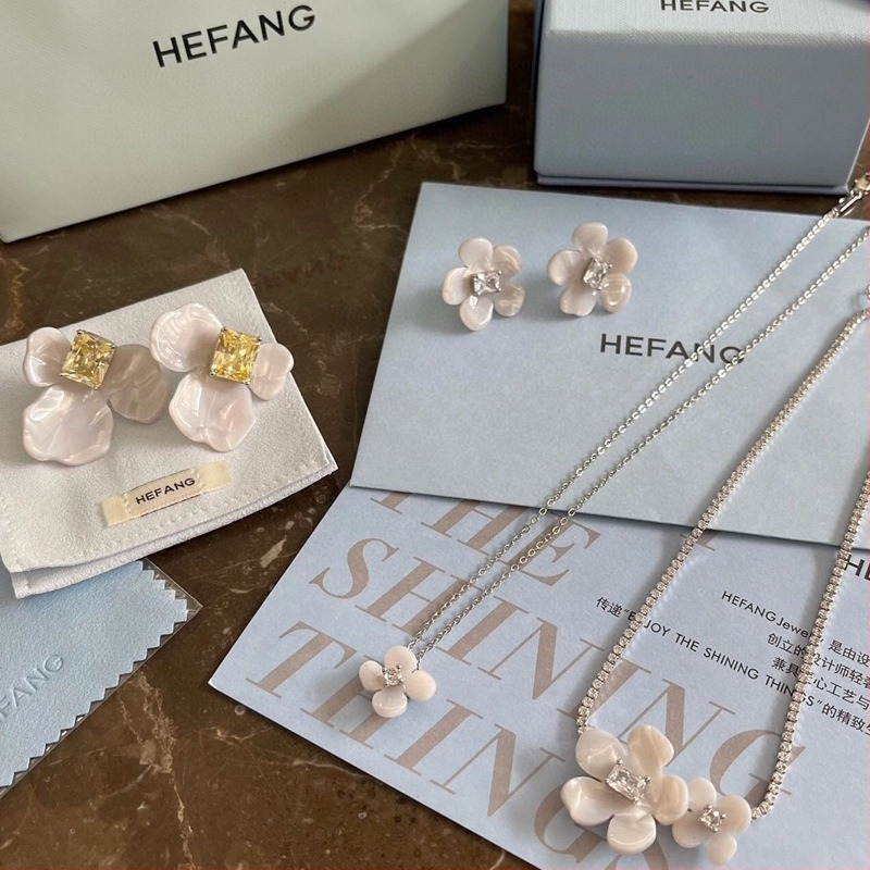 Hefang Freesia 925-ös ezüst nyaklánc virág alakú köves fülbevalókkal – készlet