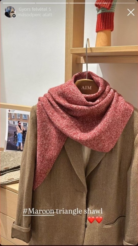 Uniszex háromszög sál, akril/ műszál, warp knitting, színösszehangolt mintázat, melegen tart, egész éves használatra