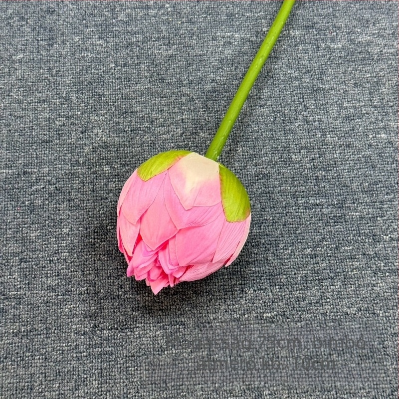 Lotus művirág élethű levél textúrával – beltéri dekoráció, esküvő és kellék fotózáshoz; Anyagok: PU, puha ragasztó, selyem virág; Készítés: stilizálás, reliefes textúra; Modell: 19022027760