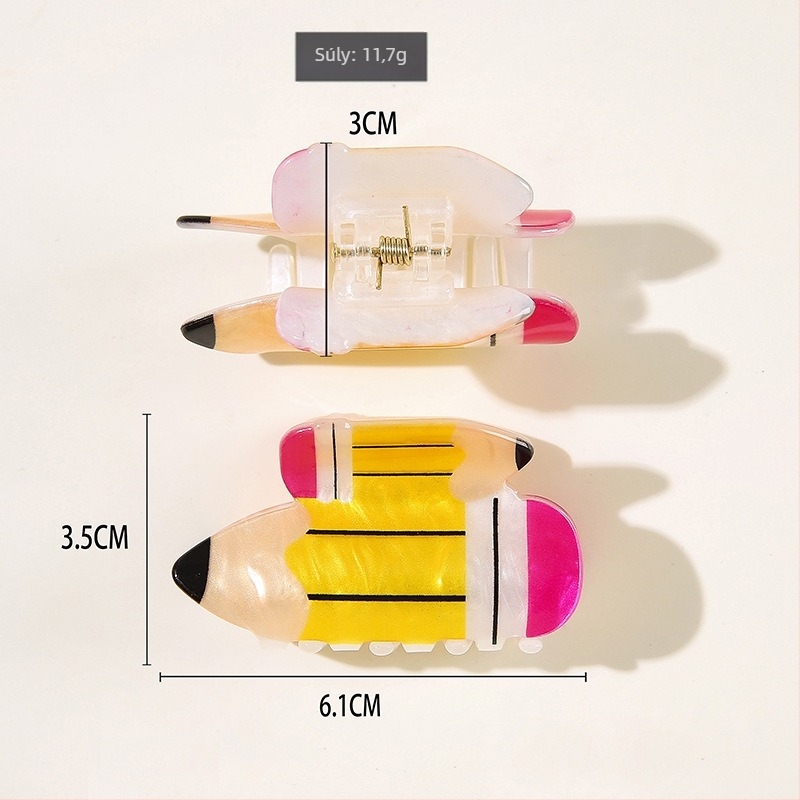 Hajcsat – Iskolai témájú karikatúra: iskolabusz, ceruza, alma és számológép – PVC és akril, kézzel készített