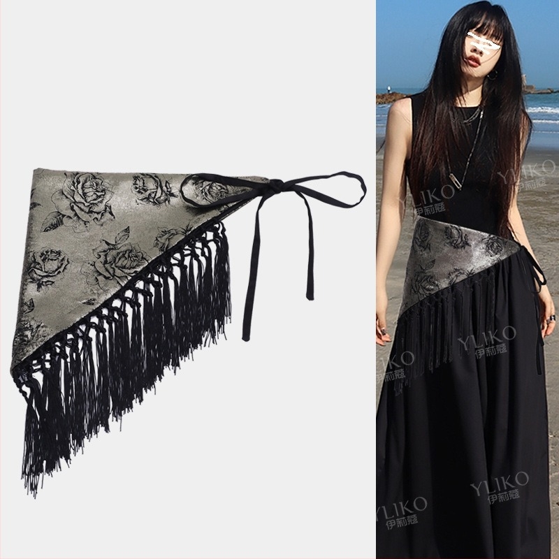 Etno-stílusú pamut deréköv rózsa mintával és bojtokkal, hossza 135 cm