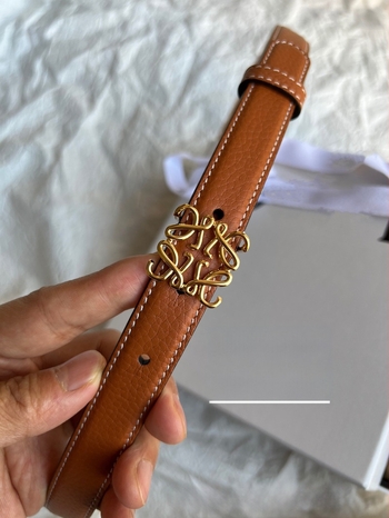 Női bőrvö, valódi bőr, felső réteg marhabőr, lychee mintázat, 2 cm szélesség, réz csattal