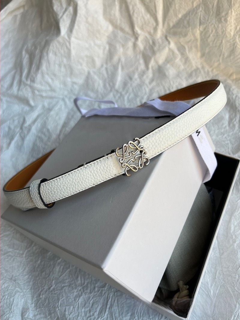 Női bőrvö, valódi bőr, felső réteg marhabőr, lychee mintázat, 2 cm szélesség, réz csattal