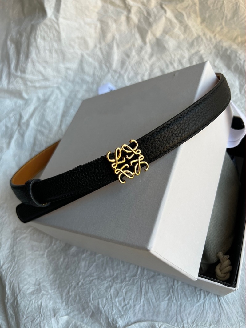 Női bőrvö, valódi bőr, felső réteg marhabőr, lychee mintázat, 2 cm szélesség, réz csattal