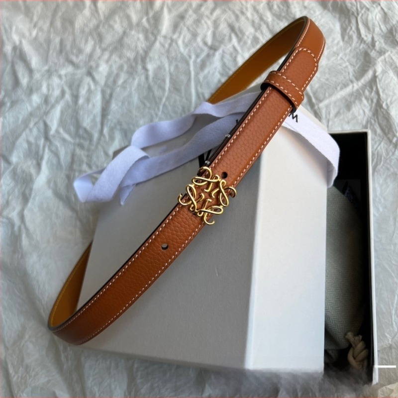 Női bőrvö, valódi bőr, felső réteg marhabőr, lychee mintázat, 2 cm szélesség, réz csattal