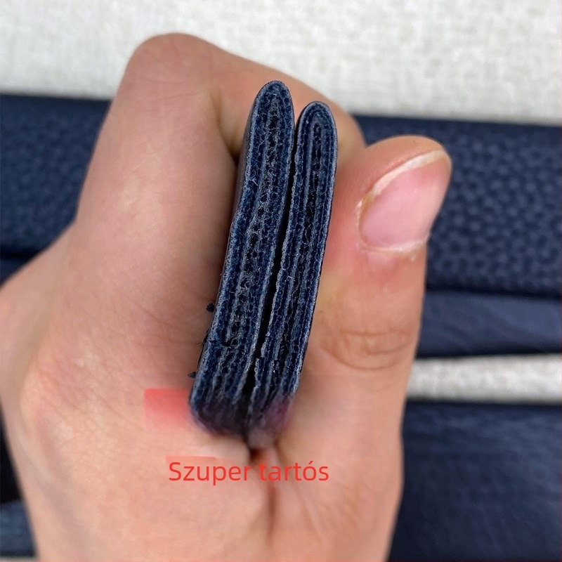 Férfi öv automata csattal, karcolásálló mikroszálas szalag felső bőrszövet mintázattal; Anyag: műbőr; Csatt anyaga: ötvözet; Záró mód: automata csatt; Szélesség: 2-4 cm