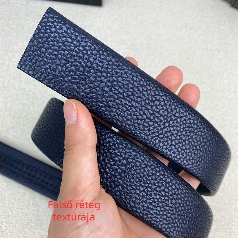 Férfi öv automata csattal, karcolásálló mikroszálas szalag felső bőrszövet mintázattal; Anyag: műbőr; Csatt anyaga: ötvözet; Záró mód: automata csatt; Szélesség: 2-4 cm