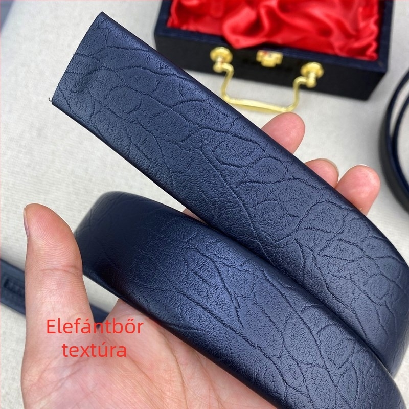 Férfi öv automata csattal, karcolásálló mikroszálas szalag felső bőrszövet mintázattal; Anyag: műbőr; Csatt anyaga: ötvözet; Záró mód: automata csatt; Szélesség: 2-4 cm