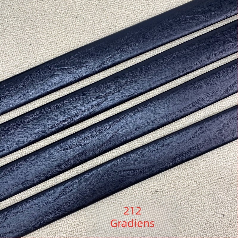 Férfi öv automata csattal, karcolásálló mikroszálas szalag felső bőrszövet mintázattal; Anyag: műbőr; Csatt anyaga: ötvözet; Záró mód: automata csatt; Szélesség: 2-4 cm