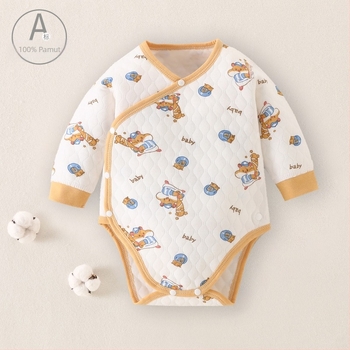 Csecsemő rugdalózó téli pamutból, hosszú ujjú, kapucni nélküli, elől gombos zárás