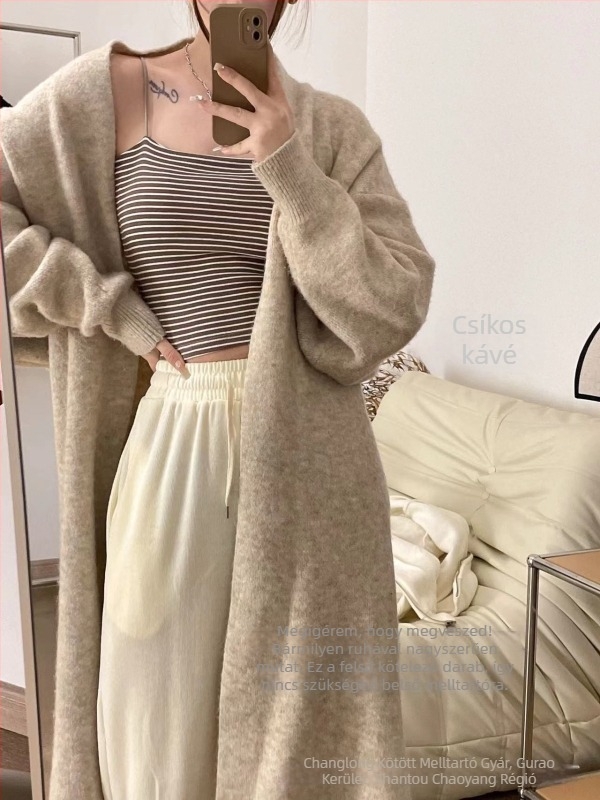 Pamut camisole vékony pántokkal és beépített párnákkal, V-nyakú, elegáns hát, tavasz–nyár