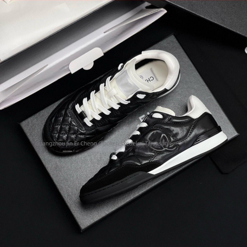 Női bőr sneaker, rombos mintás steppeléssel, lace-up zárás, vastag talp, légáteresztő