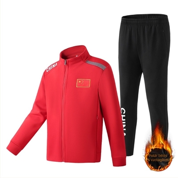 Téli edző öltözeti szett, uniszex; anyag: Mink velvet; 95% poliészter; belső felső rész; álló gallér; hosszú ujjú; Taekwondo, Wushu és Sanda.