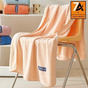 Korall Velvet fürdőtörölköző nőknek – puha, nedvszívó, gyorsan száradó; poliészter 150D Jacquard, kevesebb mint 100 g