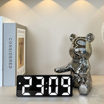 Kerámiából készült medveóra díszfigura — modern minimalista stílus, elektroplat bevonat, kiváló ajándék.
