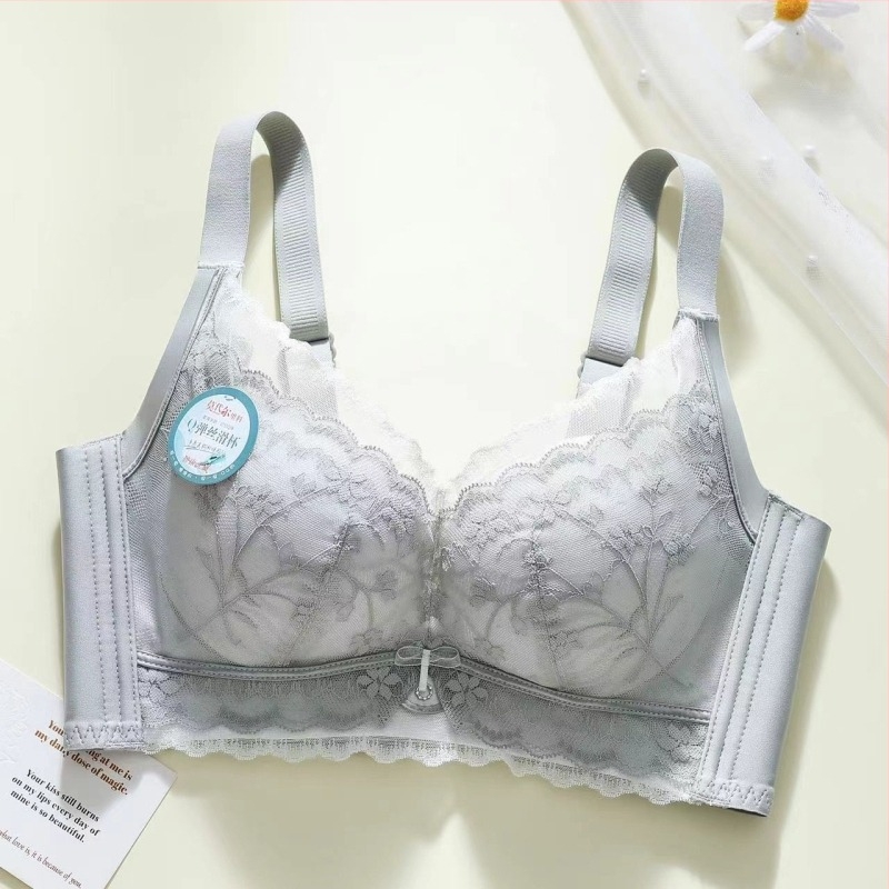 Drót nélküli melltartó, 3/4 kosár, középmagos kialítású kosár, csipkés külső, hátul négy horoggal