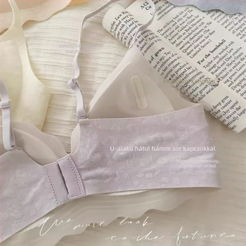 Francia stílusú varrás nélküli melltartó, 3/4 kosár, formázott kosár: felső rész vékony, alsó rész vastag, hátul három sor kapocs, fixált kettős vállpánt