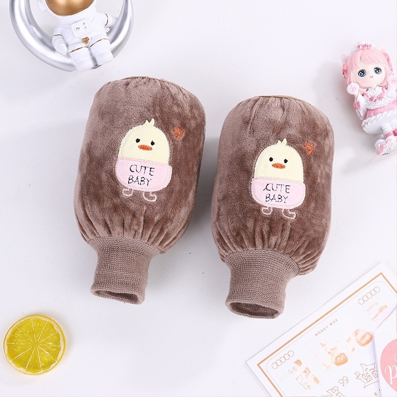 Gyerekeknek szánt karvédő mandzsetta hímzett rajzfilm kacsa motívummal, bébi velúr anyag, antifouling, őszre és télre