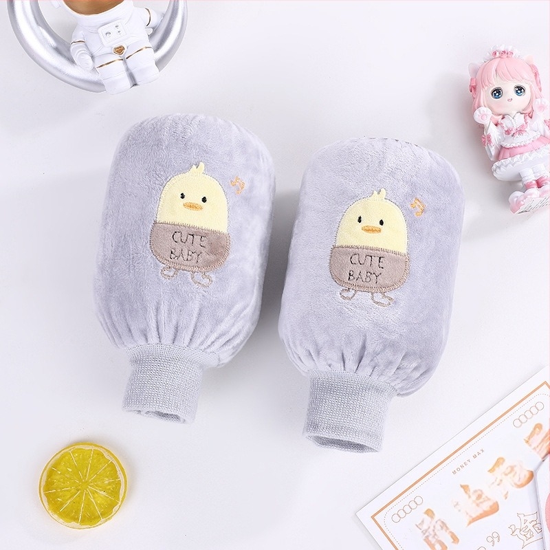 Gyerekeknek szánt karvédő mandzsetta hímzett rajzfilm kacsa motívummal, bébi velúr anyag, antifouling, őszre és télre