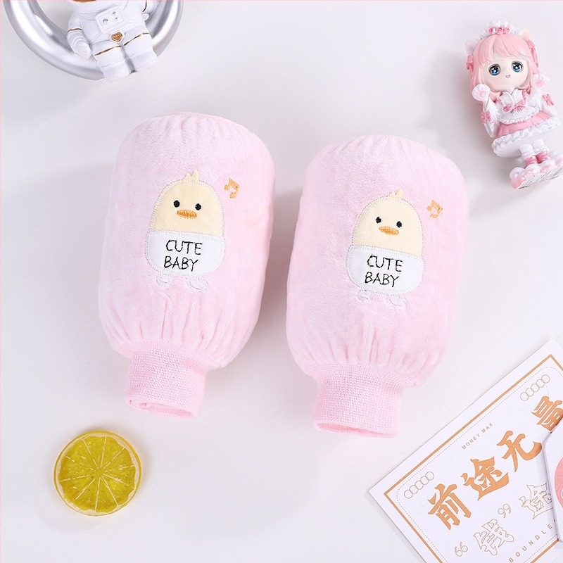 Gyerekeknek szánt karvédő mandzsetta hímzett rajzfilm kacsa motívummal, bébi velúr anyag, antifouling, őszre és télre