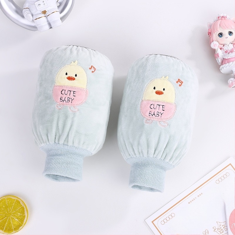 Gyerekeknek szánt karvédő mandzsetta hímzett rajzfilm kacsa motívummal, bébi velúr anyag, antifouling, őszre és télre