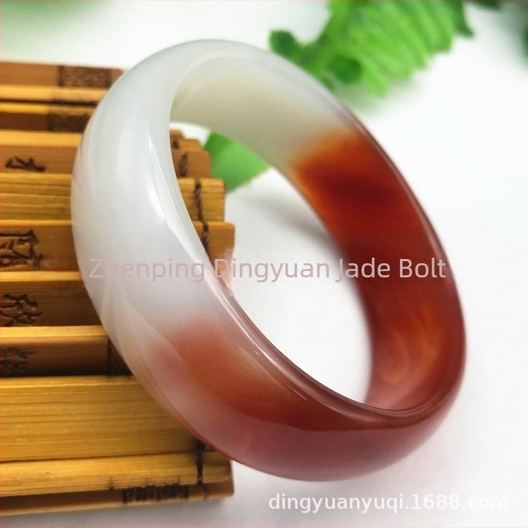 Achát karkötő, természetes anyag, kör alakú forma, csiszolás és polírozás.