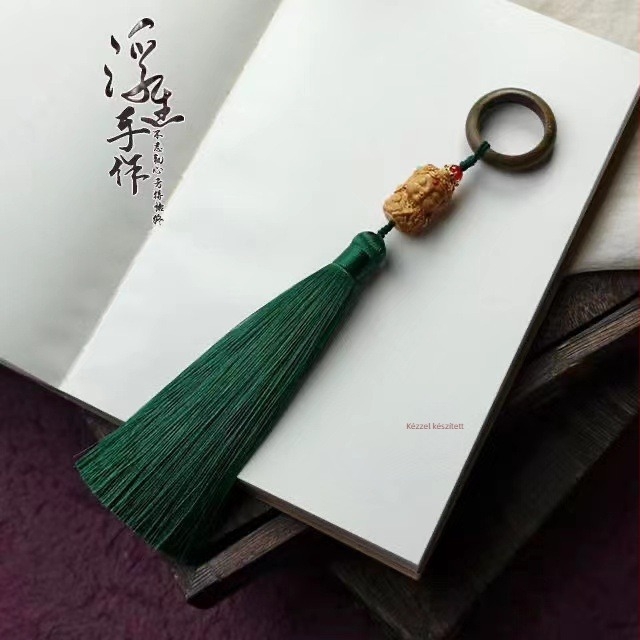 Szantálfa buddhista gyöngyök kínai stílusú bojtban, kézzel készített, gravírozott rózsafüzér medál