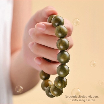 Férfi szantálfa karkötő, természetes kivitelezés, modern minimalista stílus, meditációs gyöngyök