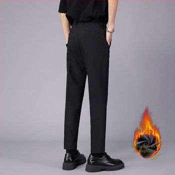 Fleece-béléssel ellátott férfi nadrág, egyenes szabás, középmagas derék, cipzár, poliészter-elasztán keverék