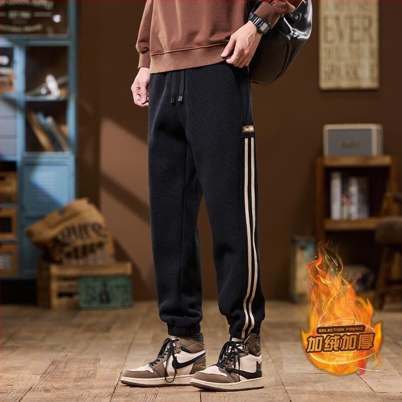 Férfi sportnadrág fleece-belelt poliészterből, laza szabás, középső derék, kötős zár, téli viselet