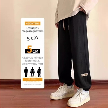 Kényelmes, laza szabású sportnadrág, középmagas derekú, zsinóros zárás, poliészter-keverék anyag és elasztikus.