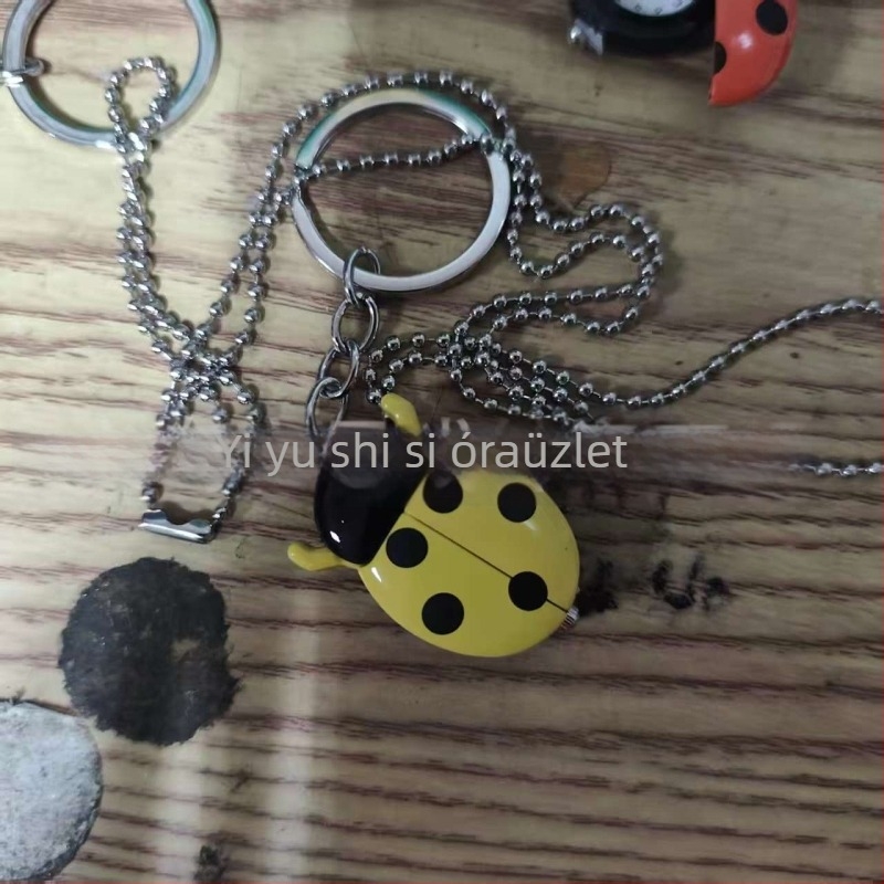 Katicabogár motívumú kvarc zsebóra, fém tokkal, organikus üvegből készült tükör, mutató kijelző, testreszabható