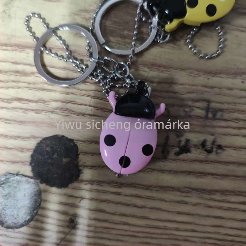 Katicabogár motívumú kvarc zsebóra, fém tokkal, organikus üvegből készült tükör, mutató kijelző, testreszabható