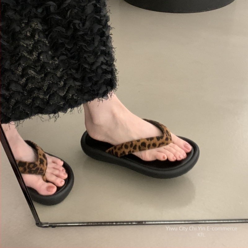 Női leopárd mintás flip-flopok; felsőrész: Xi Shi velúr; talp: gumi; talp vastagság: 0–3 cm; stílus: koreai verzió; szezon: nyár 2025