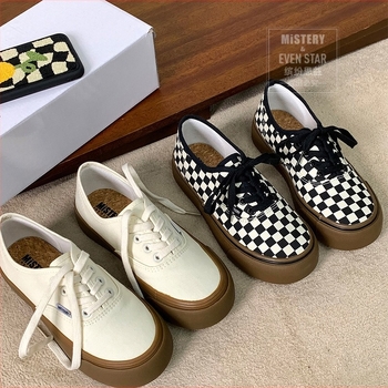 Női vászon slip-on sneaker vastag talppal, rácsos mintázat, alacsony felsőrész, vulkanizált talp, légáteresztő