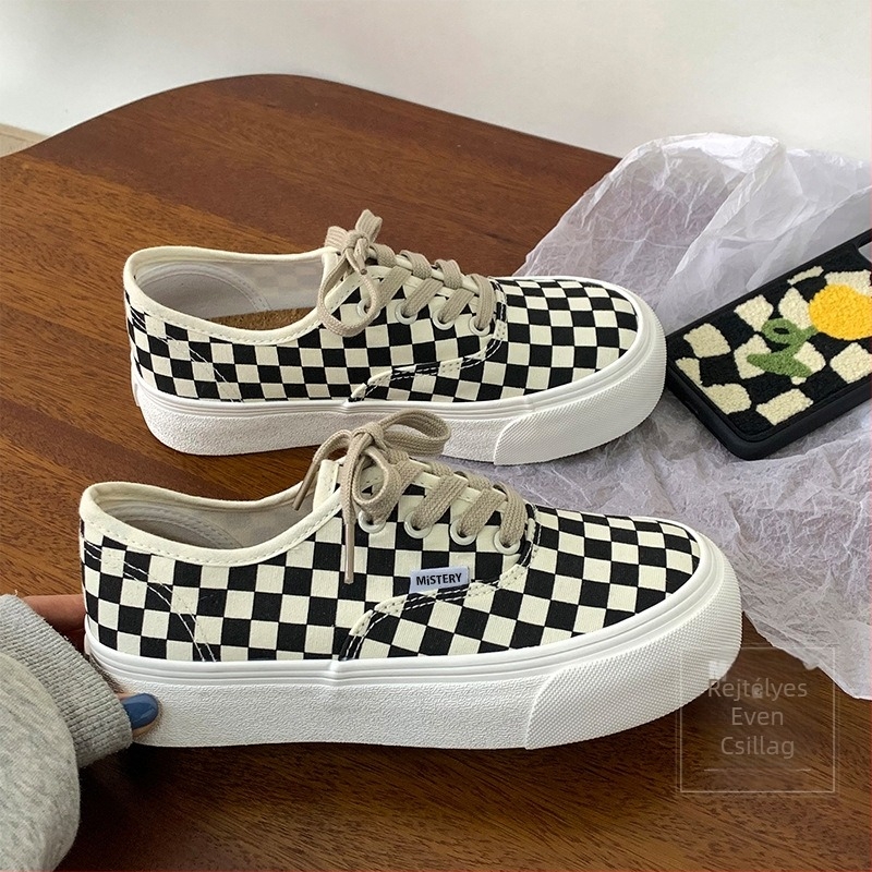 Női vászon slip-on sneaker vastag talppal, rácsos mintázat, alacsony felsőrész, vulkanizált talp, légáteresztő