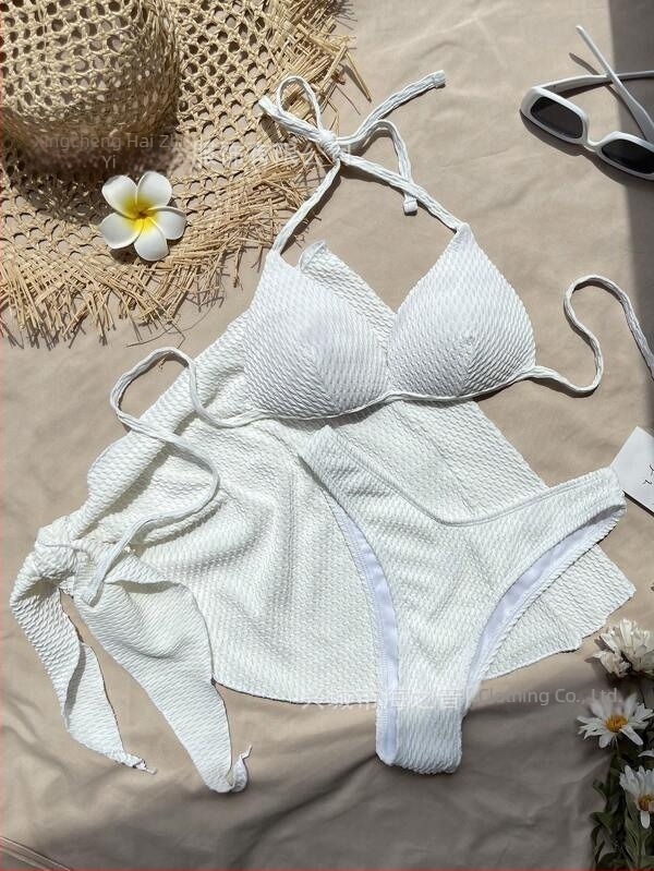 Három darabos bikini szett, poliészter anyag, 300 g, bélés 95% poliészter, melltartó betét, acélmentes támasz