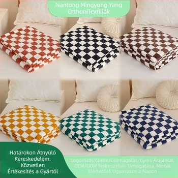 Flanel pléd rácsos mintával, anyag: flanel fleece, egész éves használatra, modern minimalista stílus