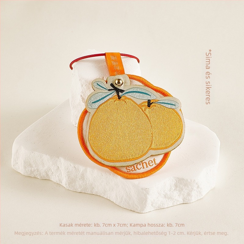 Autóba illatos vászonfüggő, hímzett áldásokkal a szerencséért, prosperitásért, hosszú élettért, boldogságért és gazdagságért. Anyag: szövet; Stílus: kínai; Kivitelezés: hímzés; Egyedi autóban használható.