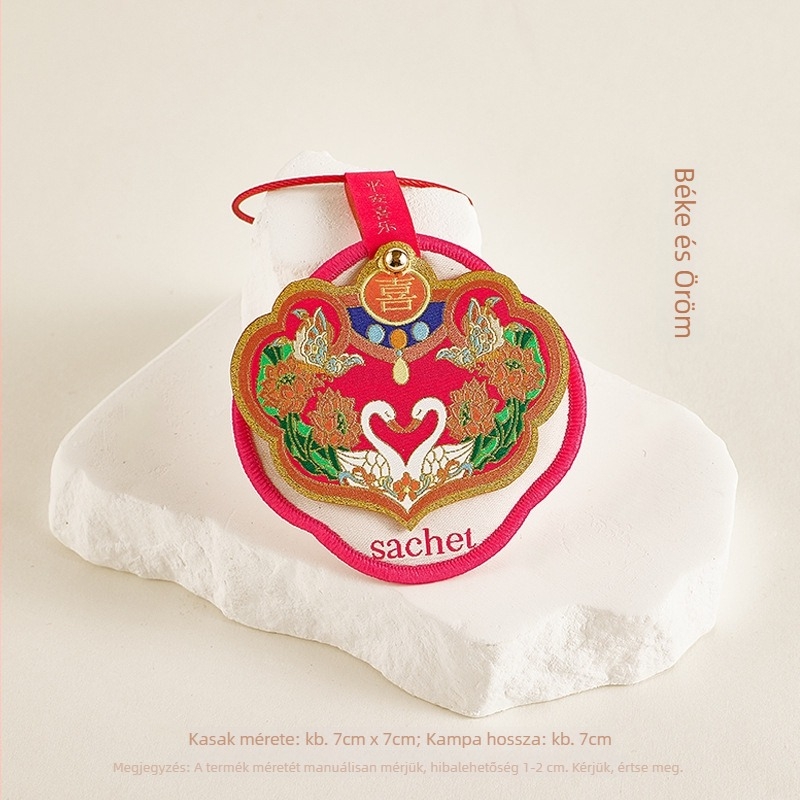 Autóba illatos vászonfüggő, hímzett áldásokkal a szerencséért, prosperitásért, hosszú élettért, boldogságért és gazdagságért. Anyag: szövet; Stílus: kínai; Kivitelezés: hímzés; Egyedi autóban használható.