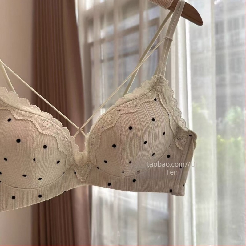 Női melltartó, 3/4 kosár, formázott kup, felső rész vékony, alsó rész vastag, rögzített vállpántok, acélgyűrű nélkül, fő anyag Nylon