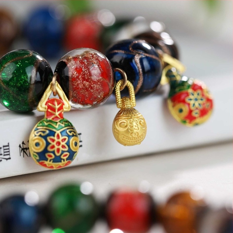 Aranyat nyelő szörny karkötő, üveggolyók Incense-Ash glazúrral, vintage stílus, uniszex, kézzel készített, 19 darab