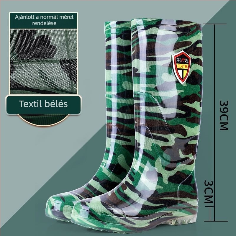 Kamufláž esőcsizma, PVC felsőrész, műanyag talp, belső műszőrmés bélés, középmagasságú
