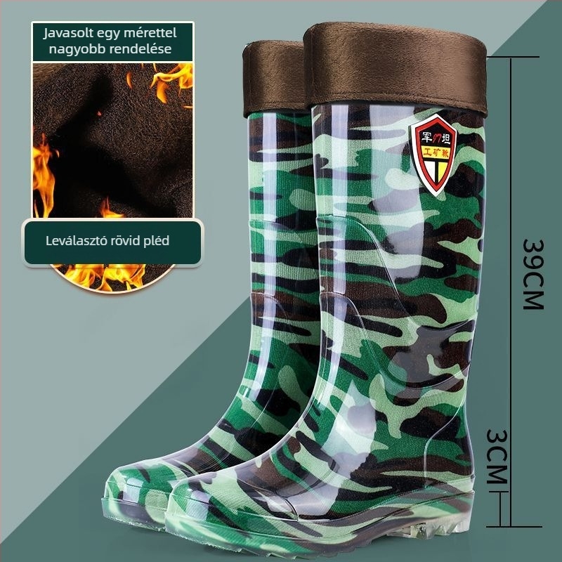Kamufláž esőcsizma, PVC felsőrész, műanyag talp, belső műszőrmés bélés, középmagasságú