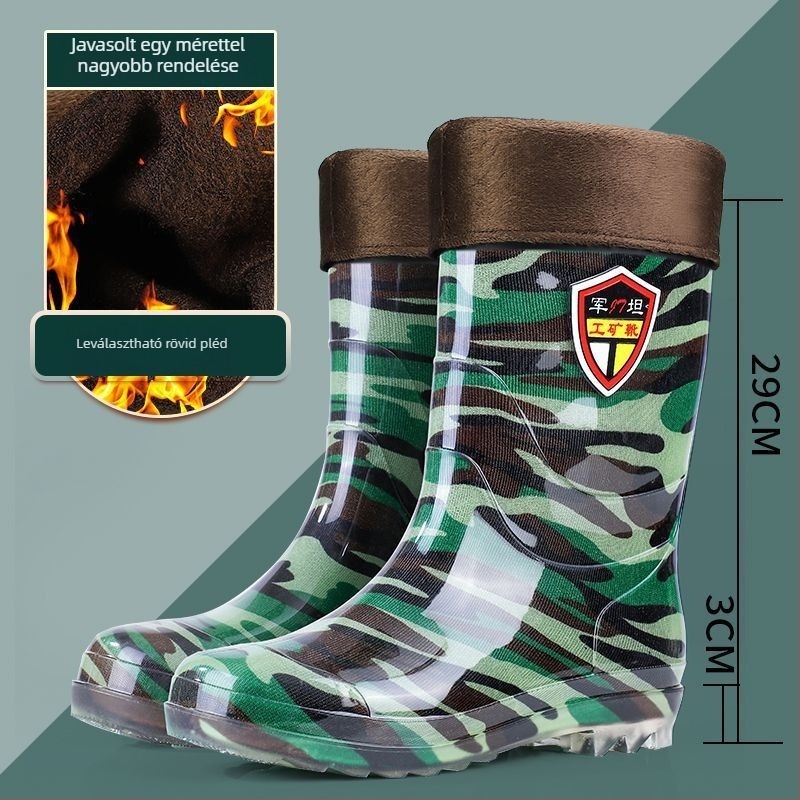 Kamufláž esőcsizma, PVC felsőrész, műanyag talp, belső műszőrmés bélés, középmagasságú