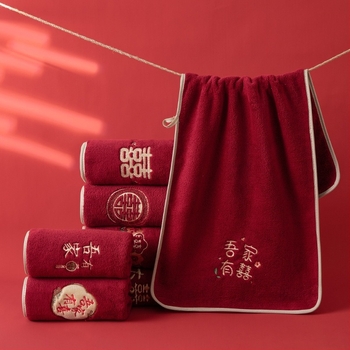 Hímzett korallo fleece törölköző, 150D, 80–100 g, sík szövés + széles kovácsolás, újrafelhasználható