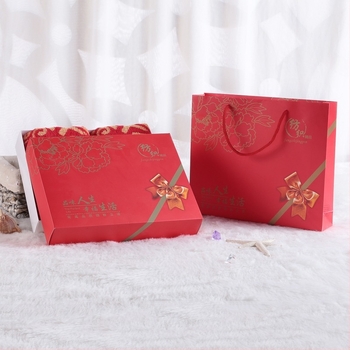 Esküvői törölköző ultrafin rostokból, Jacquard szövés, 32 szállal, tömeg 80–100 g, összetétel 90/10